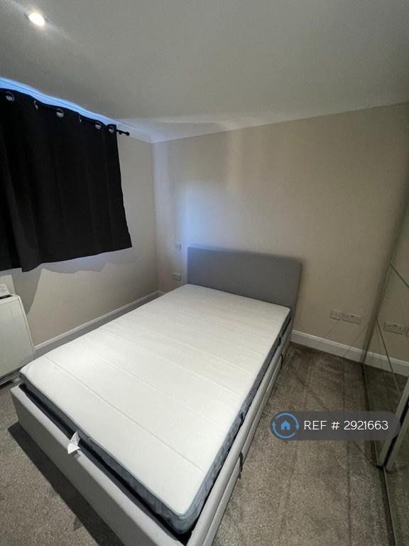 1 bedroom flat in St. Albans Road, Watford, WD24 (1 bed) (#2921663)
