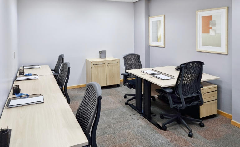Spacious Office in CRAWLEY RH117XX - Customisable for Your Business