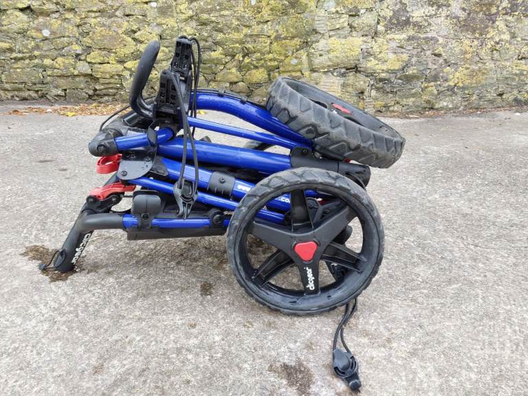 Clicgear folding golf trolley, blue, excellent condition, model 3.5+