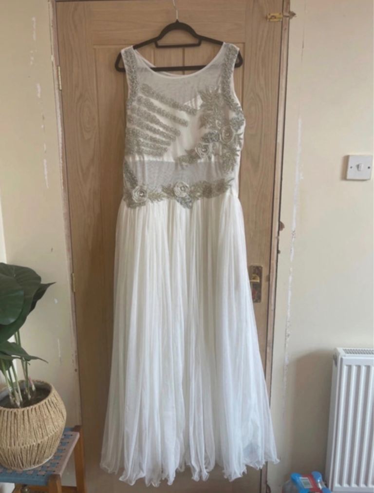 Beautiful wedding dress /prom dress 
