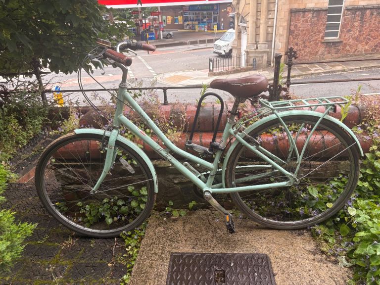 Pendleton Hybrid bike Light blue green