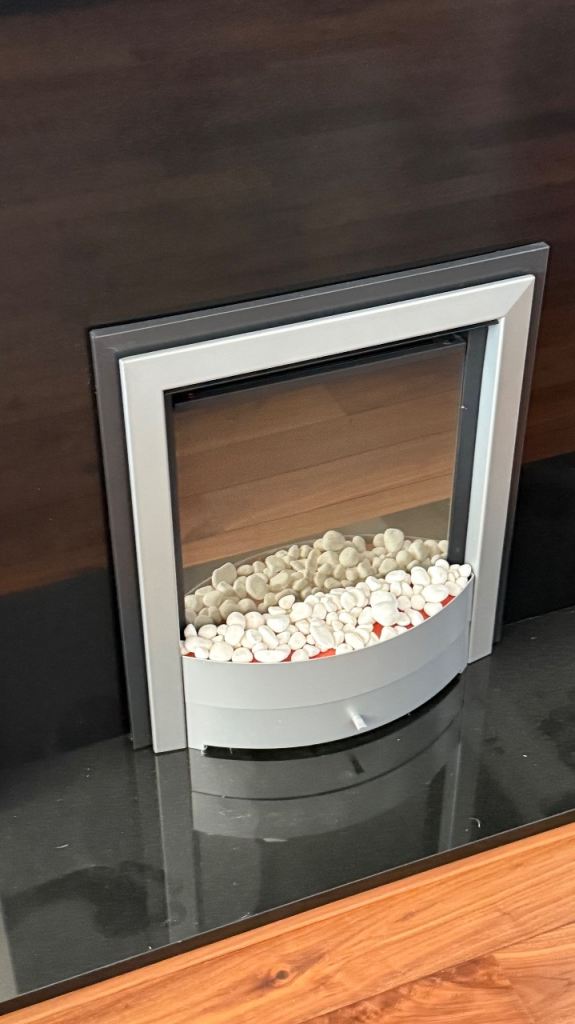 Dimplex X1 S Electric Fireplace with Remote Control – Good Condition