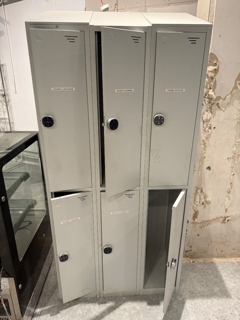 Locker cabinet with combination