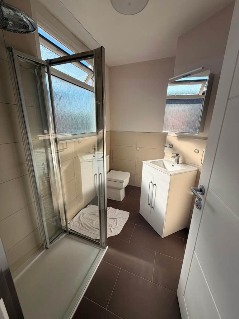 4 Bed Terraced House, Helen Road, RM11