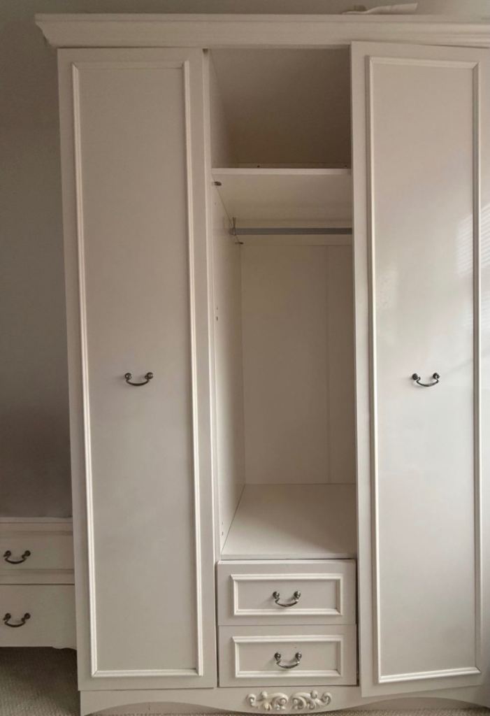 Gloss White Wood 3 door Mirror Wardrobe/Closet