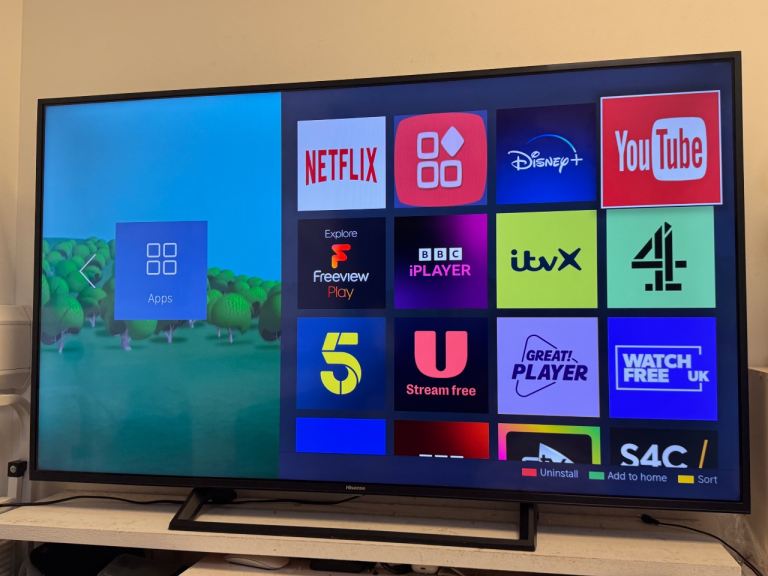 55” 4K Hisense Smart   WiFi Ultra Hd led tv   Excellent condition