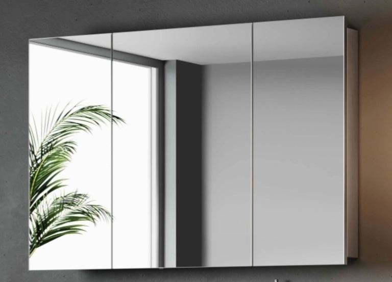 Mirrored Cabinet with Shelves – Good Condition
