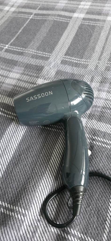 Travel hair dryer 