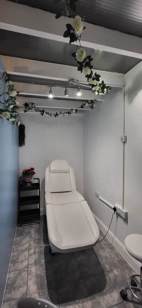Beauty rooms and nails space/ chair to rent hackney hair salon
