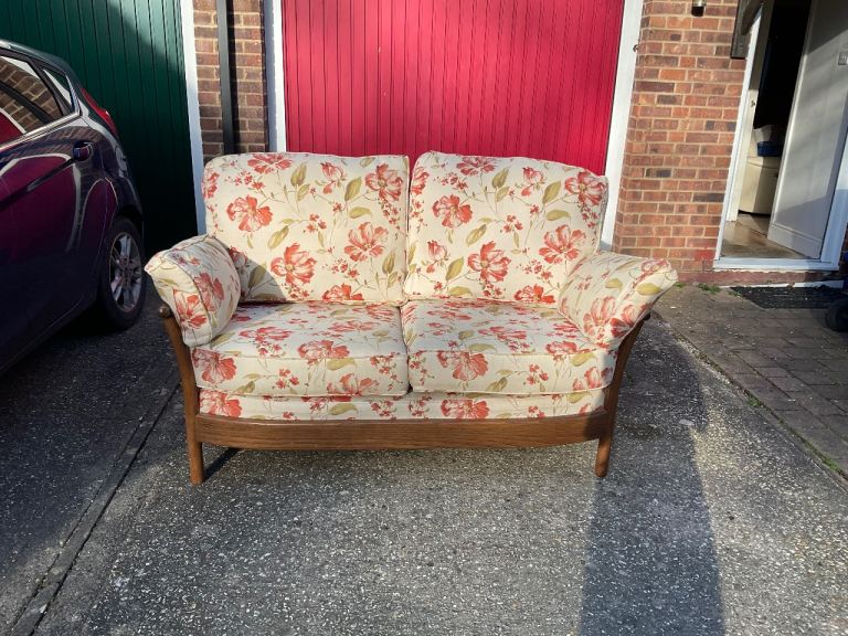 Beautiful Ercol sofa sits 3 