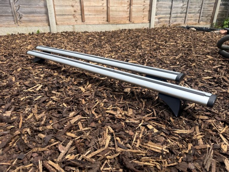 Cruz Airo Roof Bars
