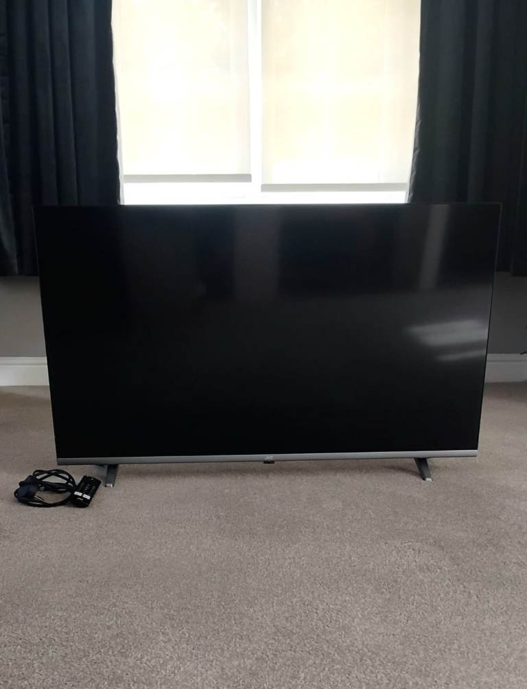 40" Black Smart TV with Remote – Very Good Condition