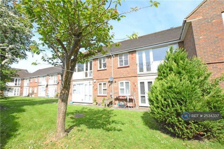 1 bedroom flat in Yew Tree Close, Beaconsfield, HP9 (1 bed) (#2534337)