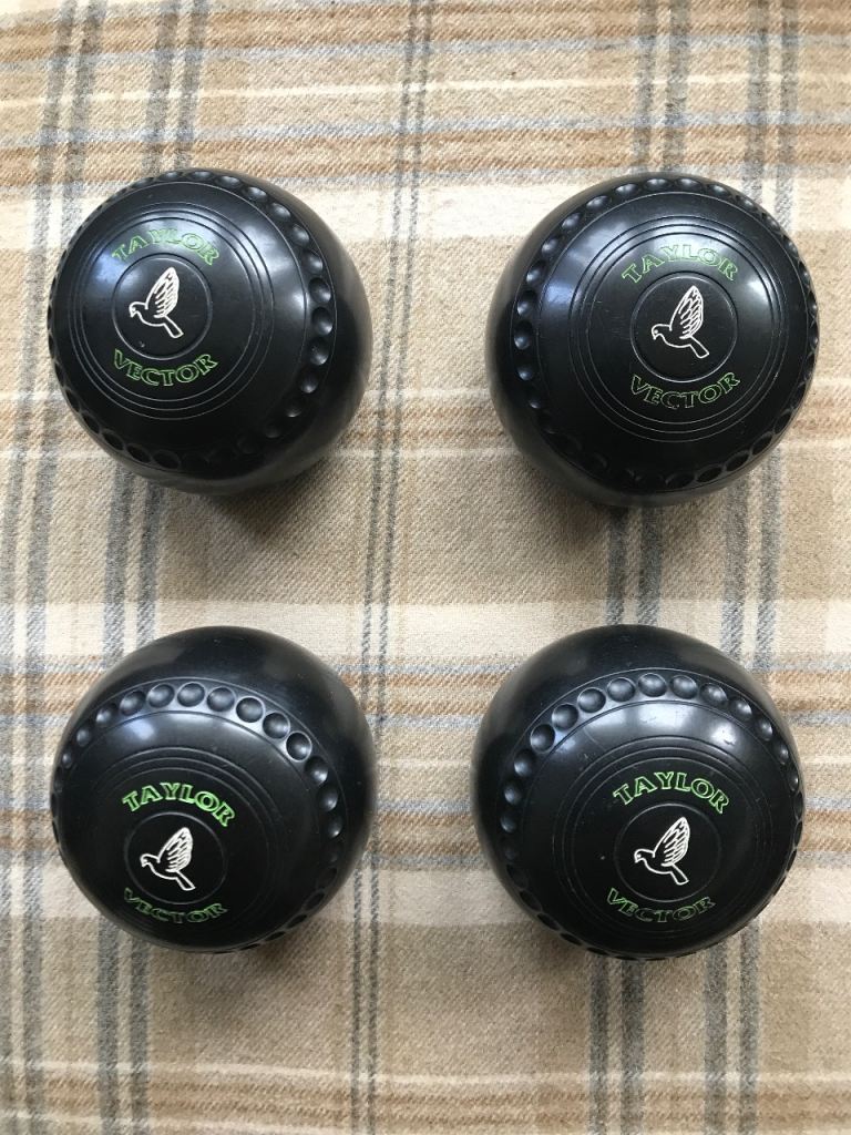 Taylor Vector 3H BB08 std grip black with White Dove motif bowls. GC.