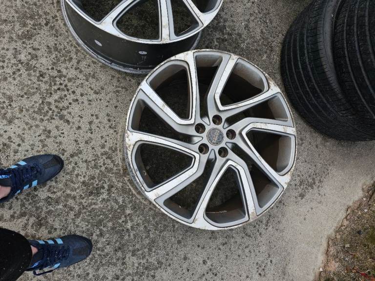 22 land/range rover alloys with tyres