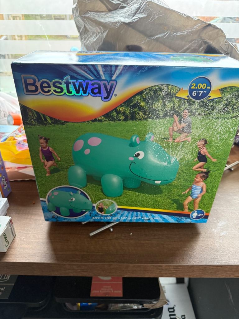 Bran new sealed in box nearly 7ft hippo wate sprayer  £18