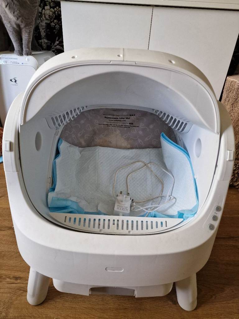 Automatic litter box