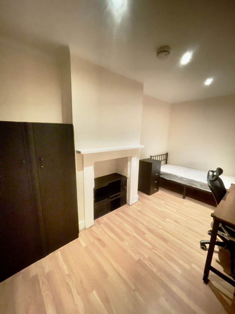 Single room to rent in a shared house