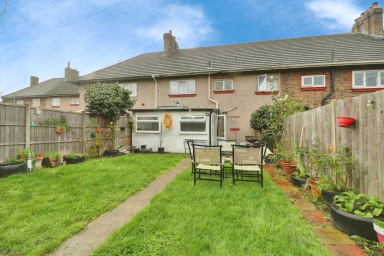 Zero Deposit /Spacious 4 Bed Family House with Large Garden & Driveway – Wimbledon Chase SW20