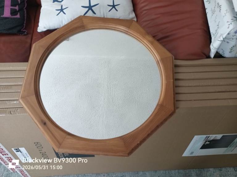 Pine mirror hexagon