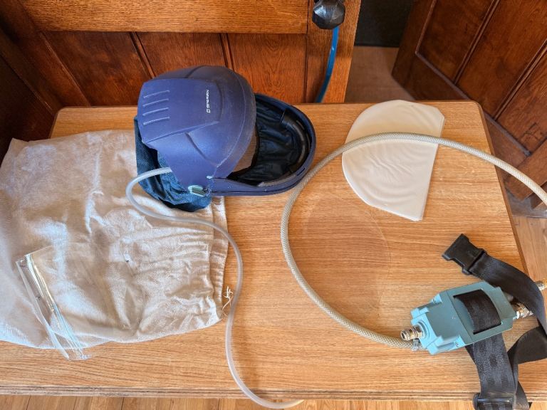 Sperian full face respirator mask with extra tear off visors