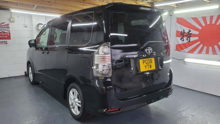 Toyota voxy/noah 2.0 automatic 4 x new tyres 8 seater japanese import 08