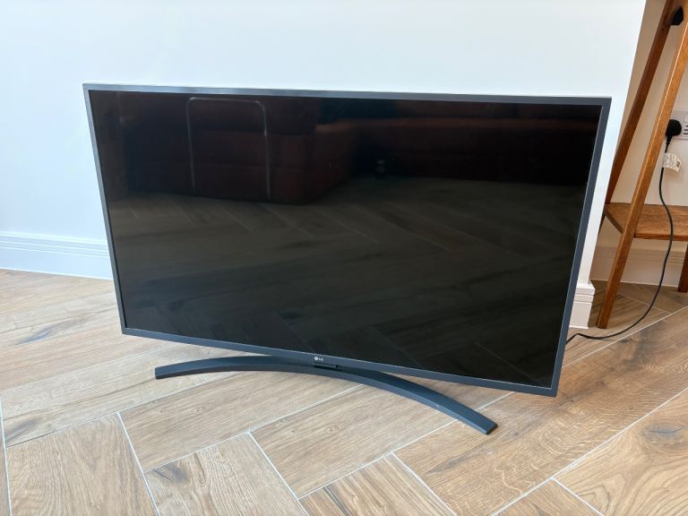 LG 43UM7400PLB 43-inch Smart 4K UHD TV with Remote