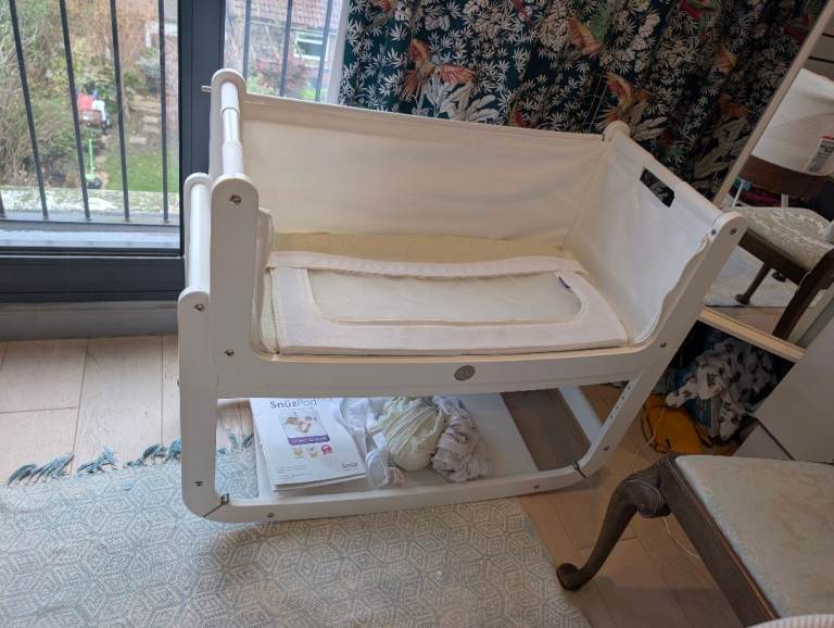 SnüzPod 5 Bedside Crib free (snoozepod cot)