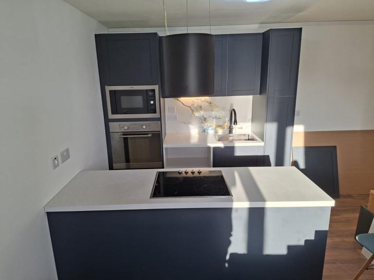 Room to let Watford WD18 in modern apartment £680/minths