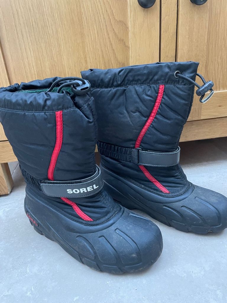 Snow boots size UK4