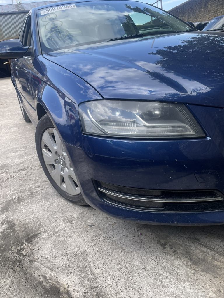 AUDI A3 8P FOR BREAKING IN BLUE LX5Q / BUMPERS / WINGS / DOORS 