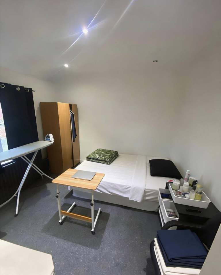 Double room to Rent in Degenham 