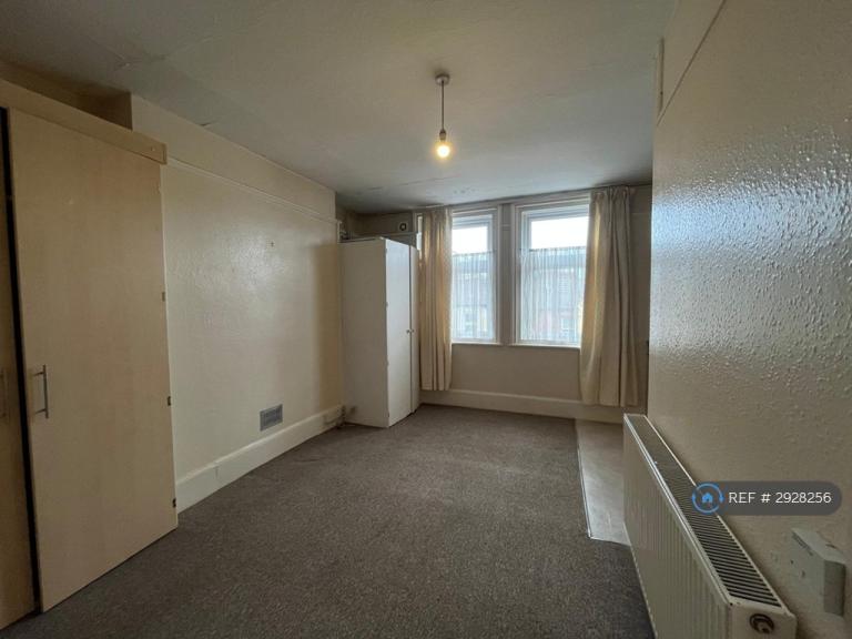 Studio flat in Tonbridge Road, Maidstone, ME16 (#2928256)