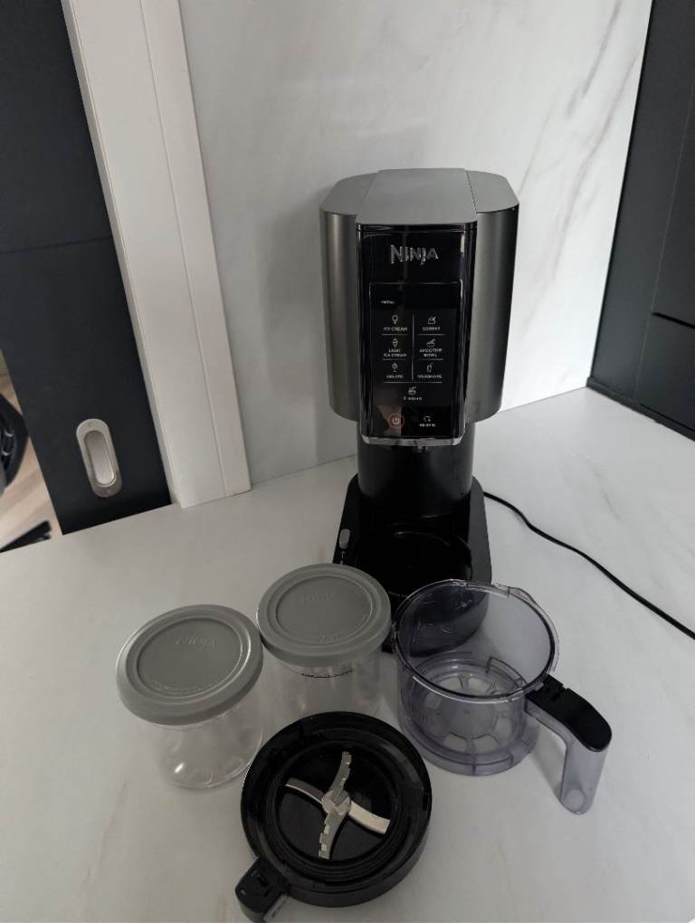 Ninja Creami with 2x 1L ice cream tubs