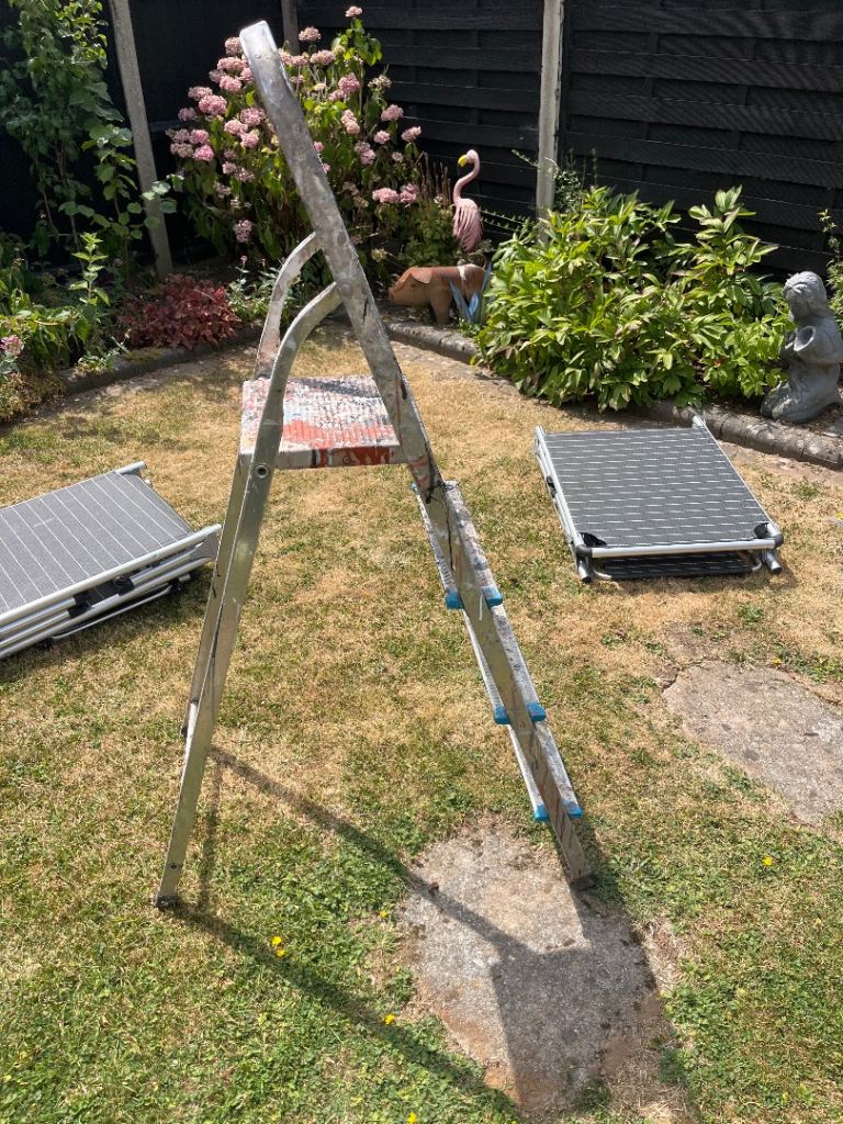 Sturdy Aluminium Step Ladder – Good Condition