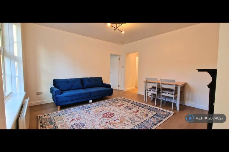 2 bedroom flat in Friary Estate, London, SE15 (2 bed) (#2874027)