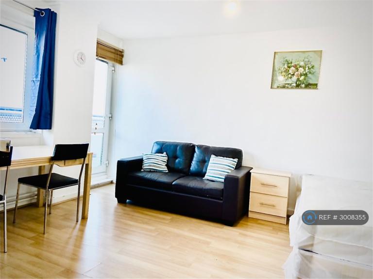 4 bedroom flat in Fellows Court, London, E2 (4 bed) (#3008355)