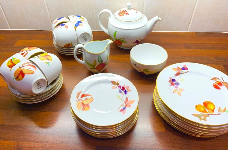 Royal Worcester ‘Evesham’ Dinnerware & Tea Set