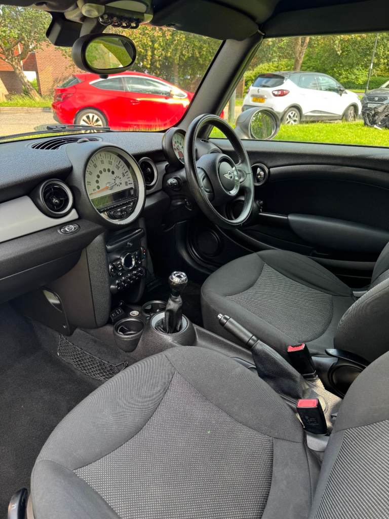 Mini, CONVERTIBLE, Convertible, 2013, Manual, 1598 (cc), 2 doors