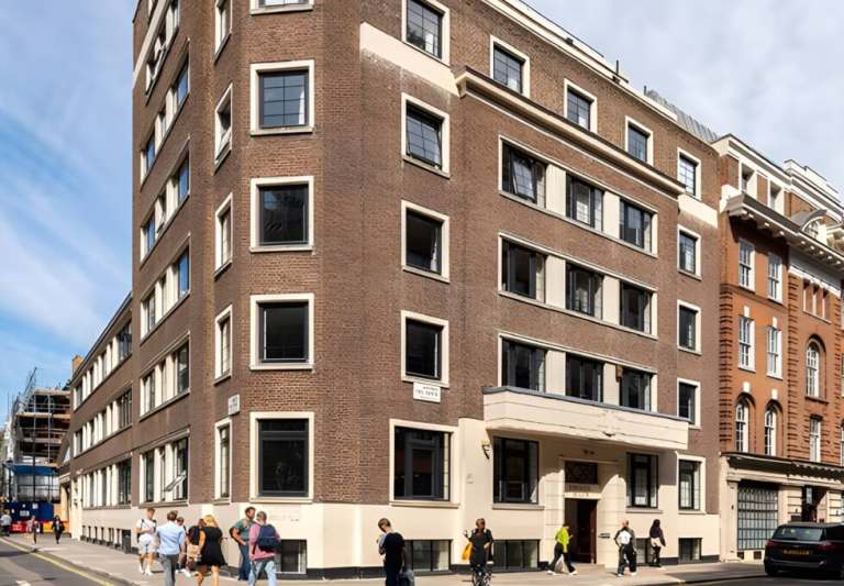 Furnished offices to rent in *Victoria*. Office Spaces for 8 to 400 desks SW1