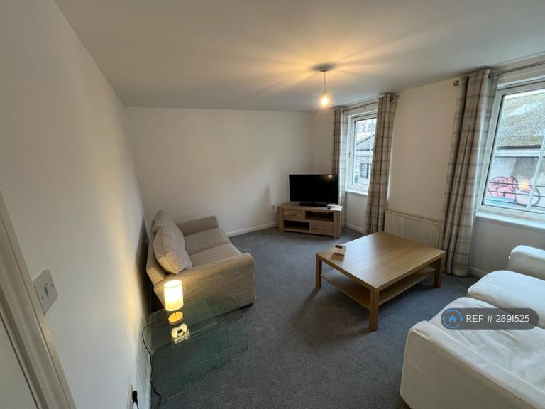 2 bedroom flat in South Fort St, Edinburgh, EH6 (2 bed) (#2891525)