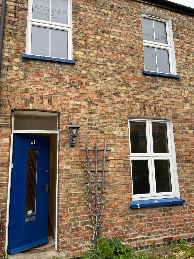 Newly refurbished 5 bedroom property one minute from Oxford Station. Easy walk to town centre