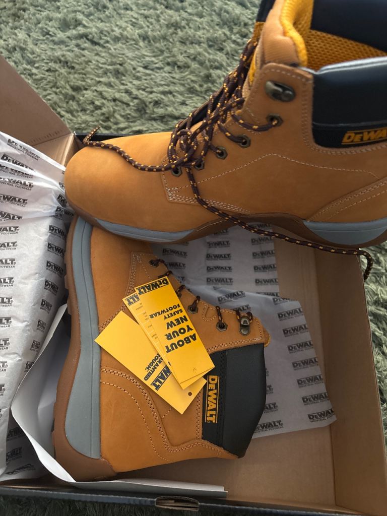 Dewalt safety boots 
