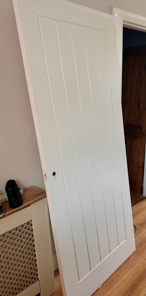 White Wood Internal Door – Good Condition