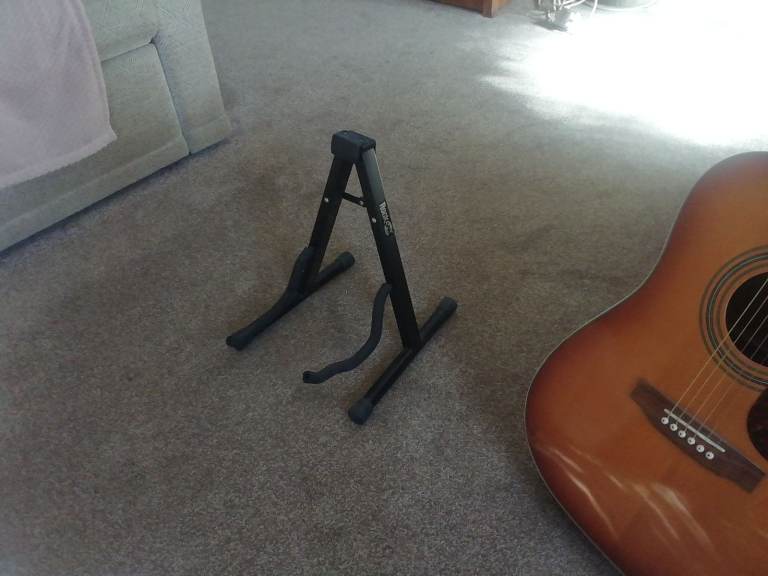 Neckless guitar stand