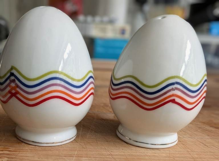 Set of Two Ceramic Egg-Shaped Salt and Pepper Shakers
