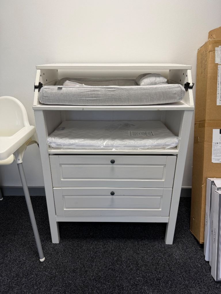 Baby changing unit with drawers 