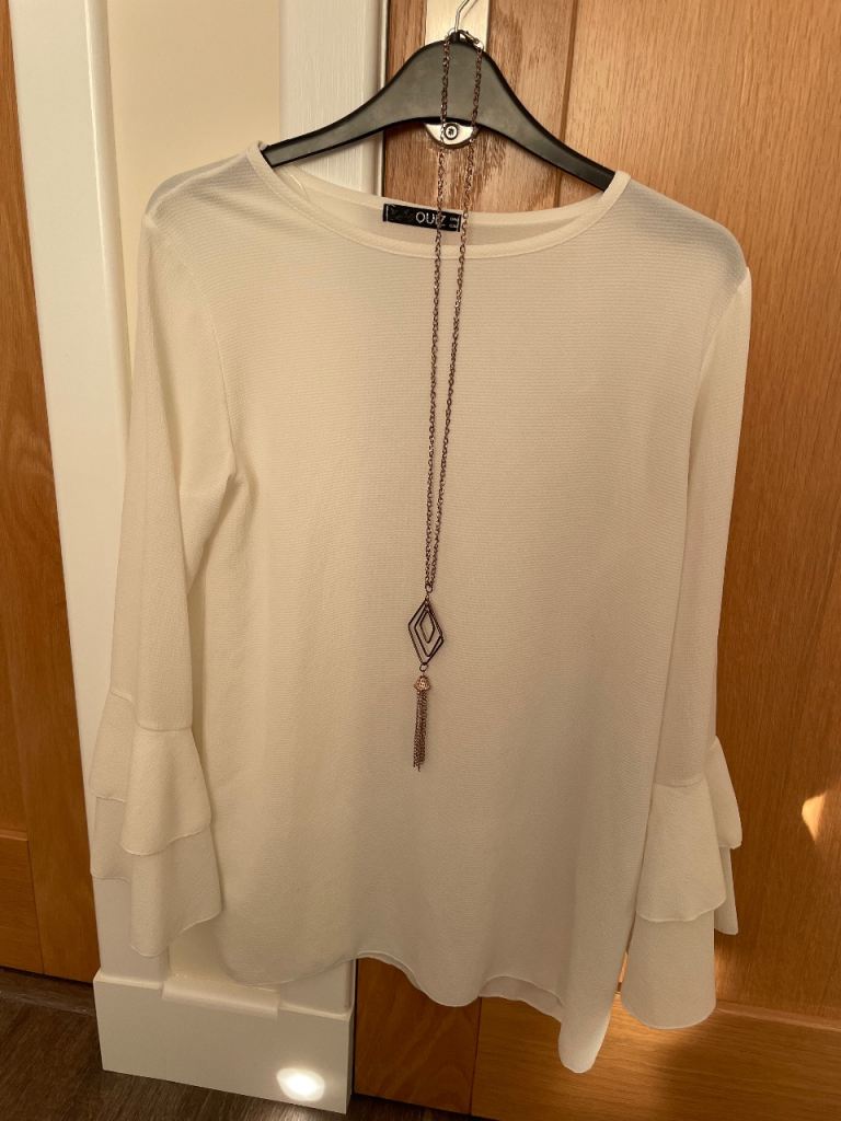 Women’s Quiz Blouse with Necklace Size 8