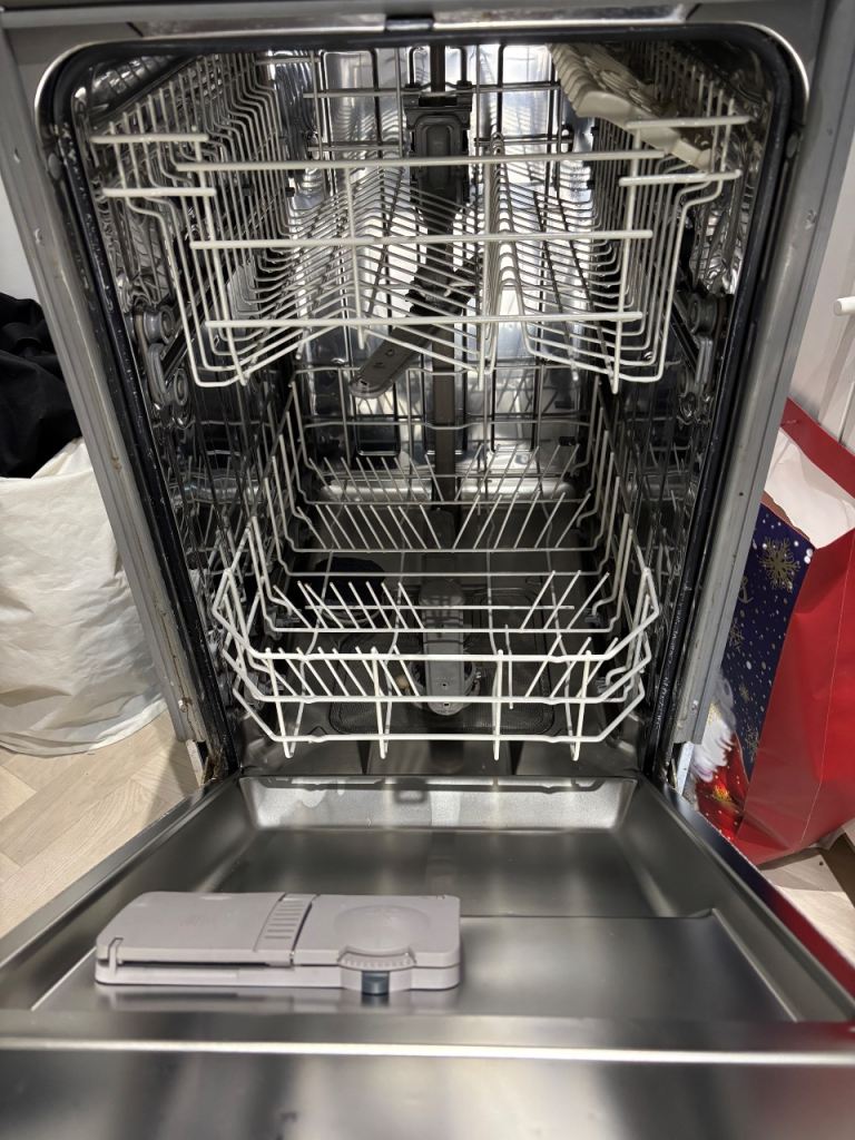 Built in slimline dishwasher 