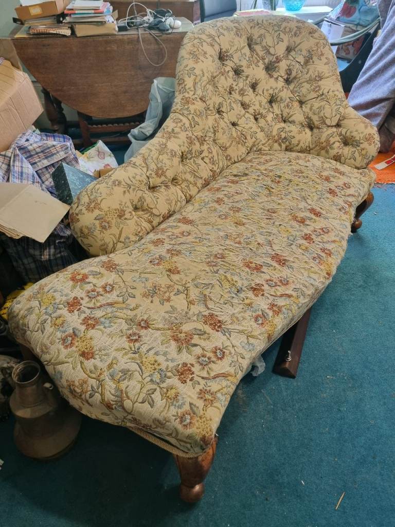 Elegant Victorian Chaise Longue - Upholstery project 